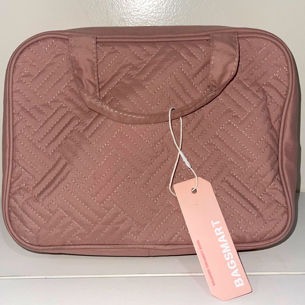 Bagsmart space saving/travel toilette and makeup case
